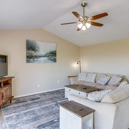 Charming Edgemont Home With Deck And Lake Views! Fairfield Bay Dış mekan fotoğraf