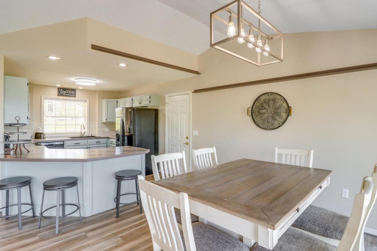 Charming Edgemont Home With Deck And Lake Views! Fairfield Bay Dış mekan fotoğraf