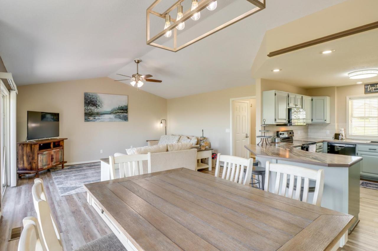 Charming Edgemont Home With Deck And Lake Views! Fairfield Bay Dış mekan fotoğraf