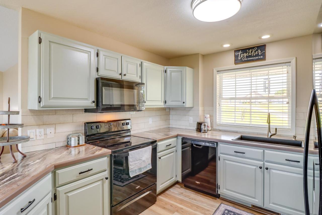 Charming Edgemont Home With Deck And Lake Views! Fairfield Bay Dış mekan fotoğraf