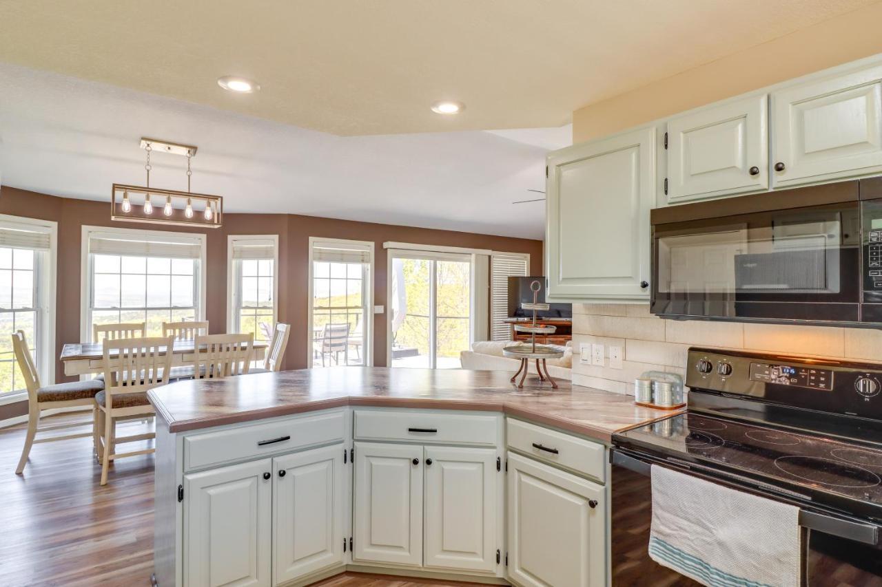 Charming Edgemont Home With Deck And Lake Views! Fairfield Bay Dış mekan fotoğraf