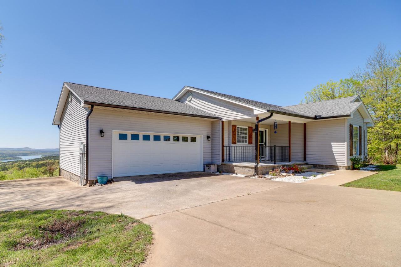 Charming Edgemont Home With Deck And Lake Views! Fairfield Bay Dış mekan fotoğraf